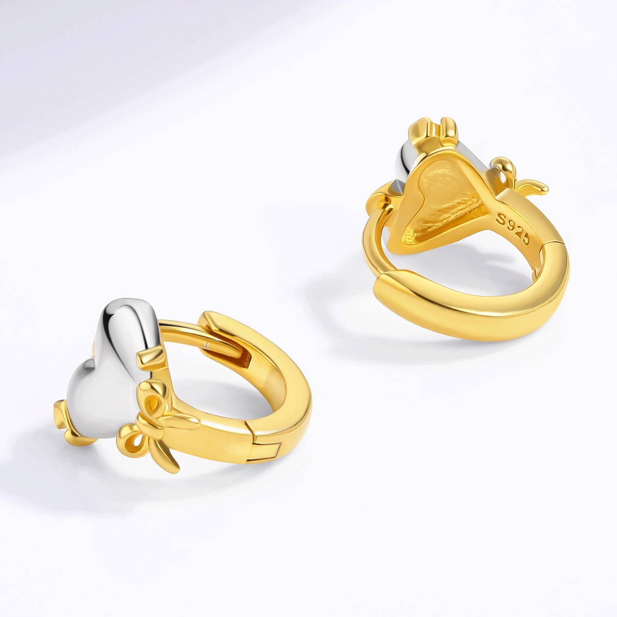 Coppia di orecchini all'ingrosso in argento sterling 925 con design a cuore e fiocco bicolore. - Zhefan Jewelry