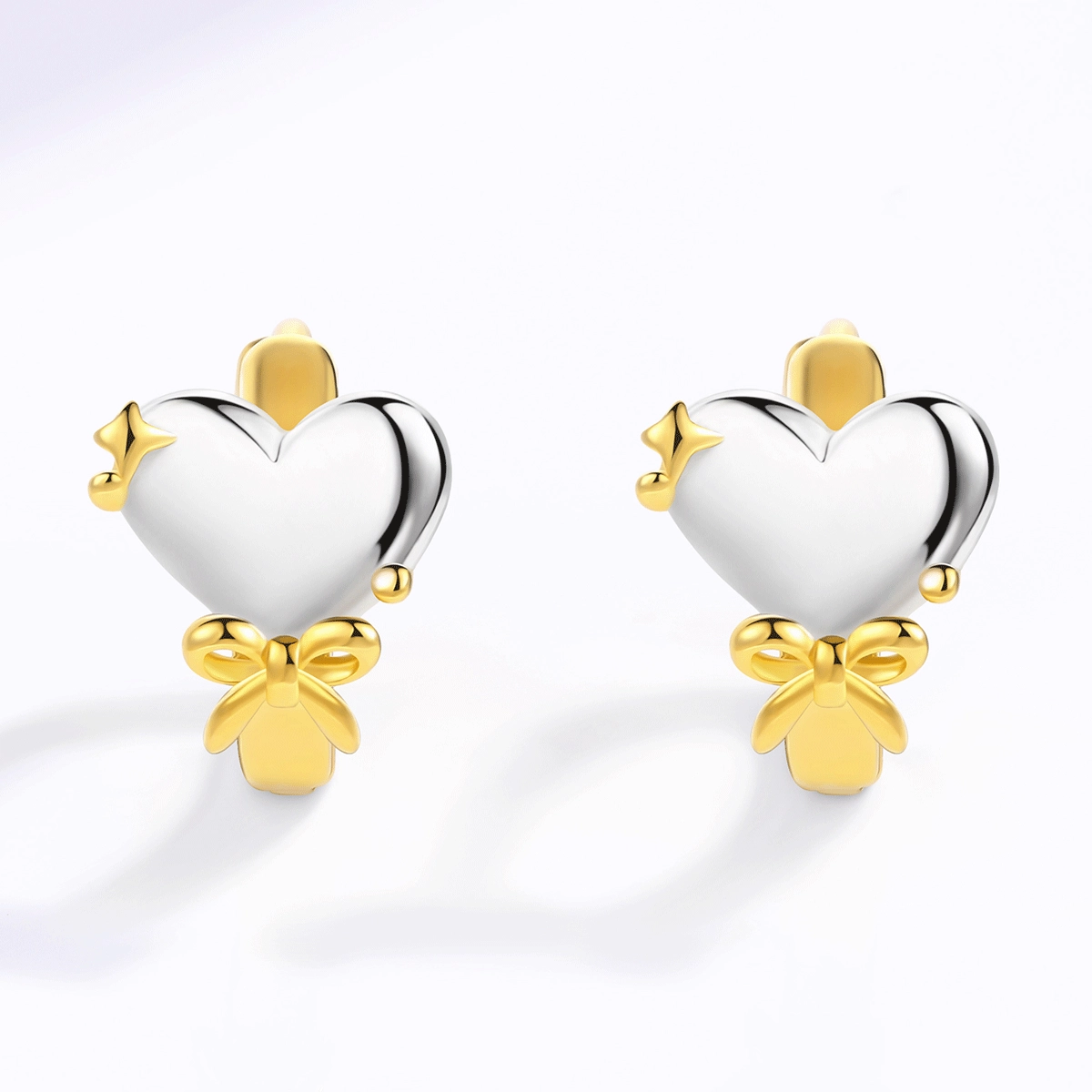 Orecchini a cuore in argento sterling 925, vista laterale, OEM - Zhefan Jewelry Vista laterale che mostra la struttura ad anello incernierato degli orecchini a cuore in argento sterling 925 per la produzione di gioielli OEM. - Zhefan Jewelry