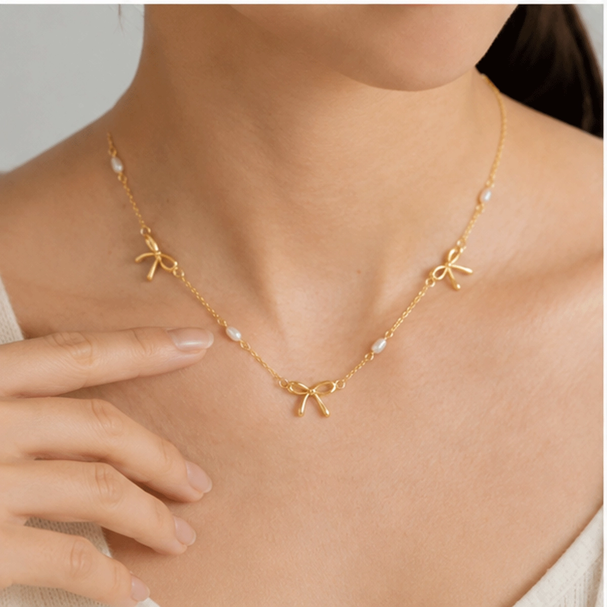 Collana con fiocco in ottone e perle disponibile con opzioni di placcatura personalizzate specifiche per il progetto - Zhefan Jewelry