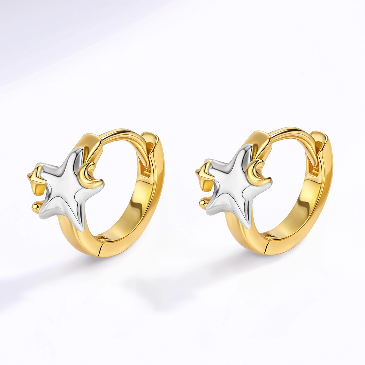 Orecchini a cerchio a stella personalizzati in argento sterling, mostrati su sfondo bianco - Zhefan Jewelry
