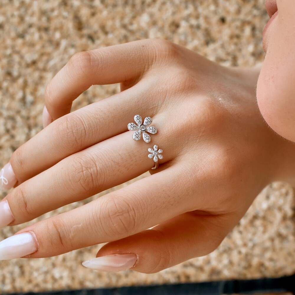 Daisy Flower Adjustable Ring - Elegant Floral Design in 925 Silver 3 Daisy Flower Adjustable Ring - Elegant Floral Design in 925 Silver 3