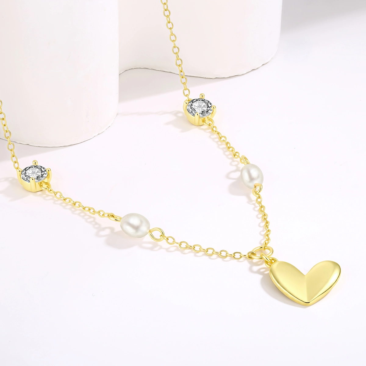 Collana con cuore di perle e vermeil d'oro - Zhefan Jewelry Collana con pendente a forma di cuore in vermeil d'oro, perle d'acqua dolce e catena lucida. - Zhefan Jewelry
