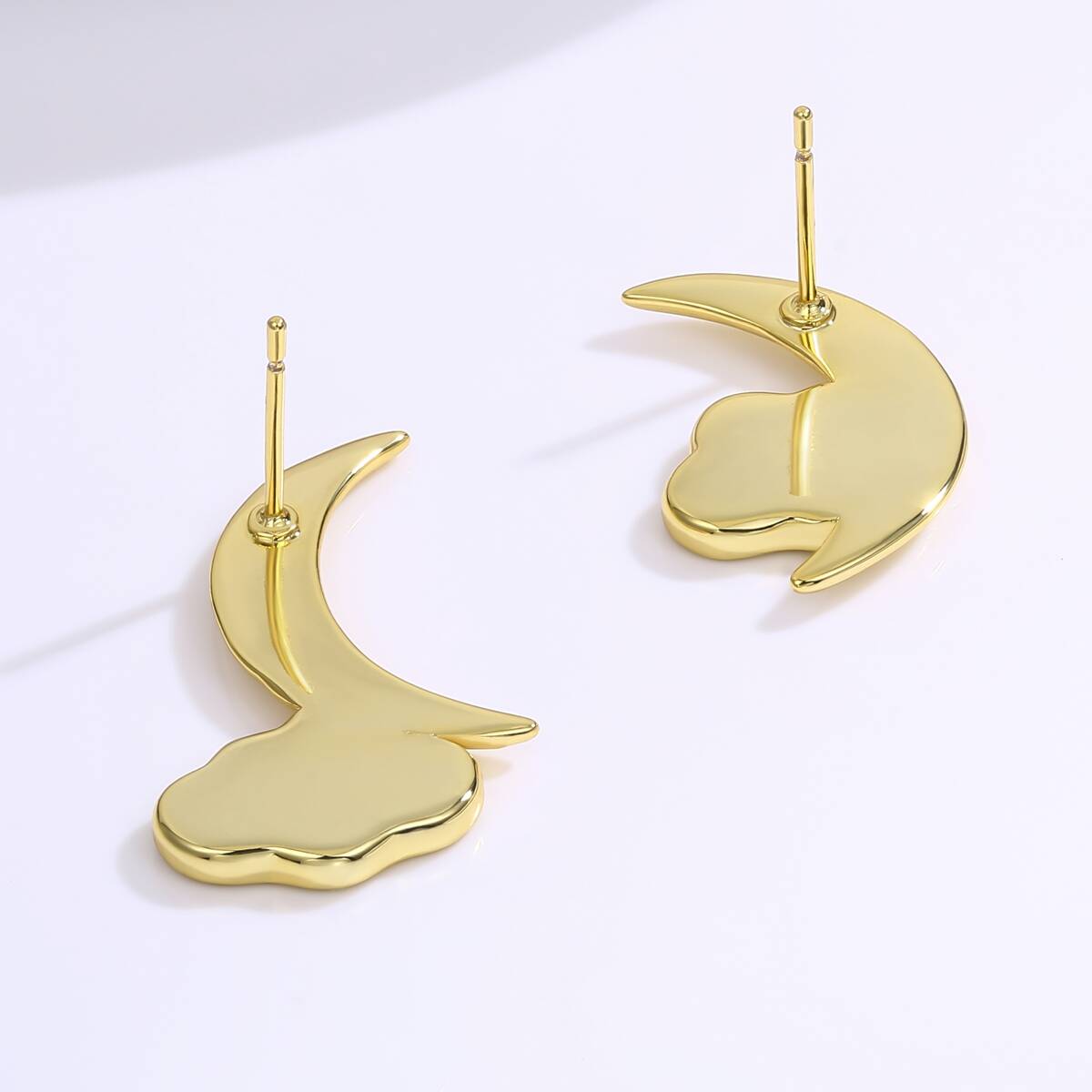 Mother of Pearl Stud Earrings - 18K Gold Plated 4