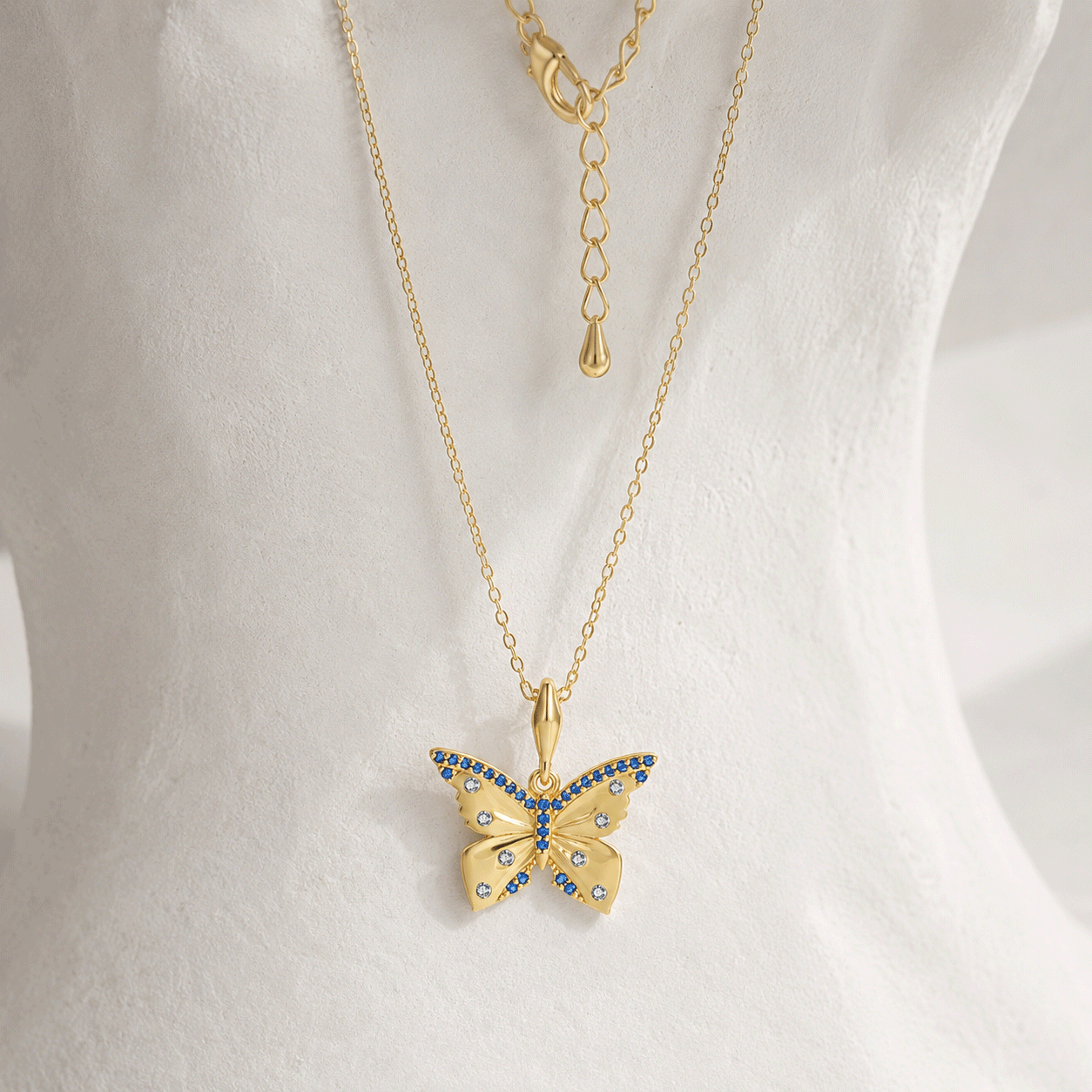 oem-vermeil-gold-butterfly-pendant-necklace-display