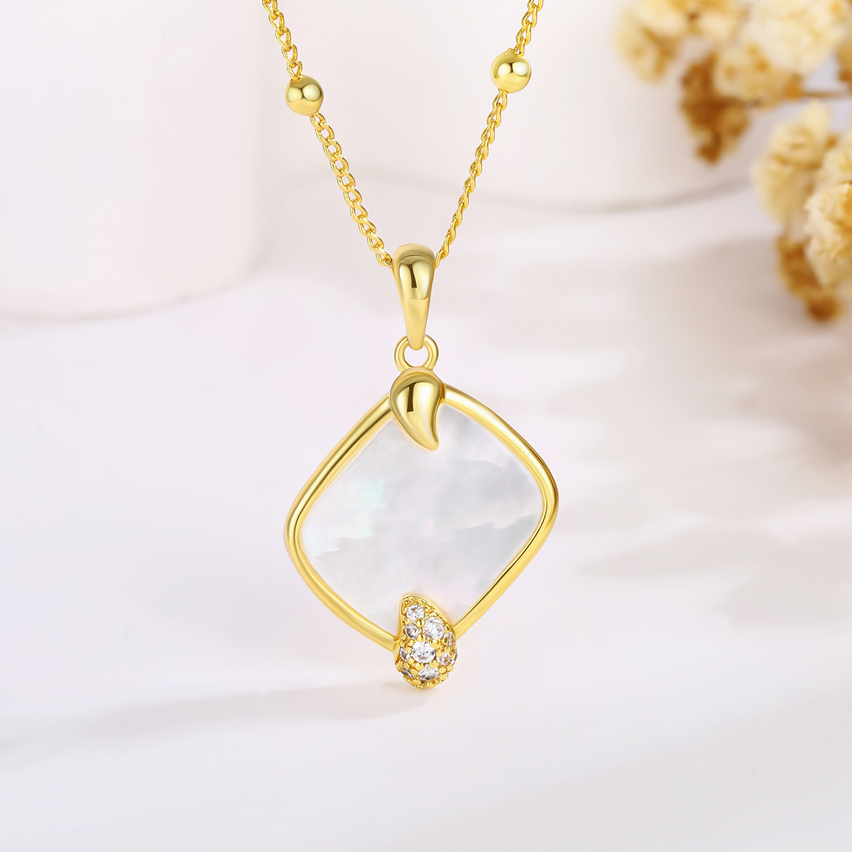 rhombus mother of pearl necklace