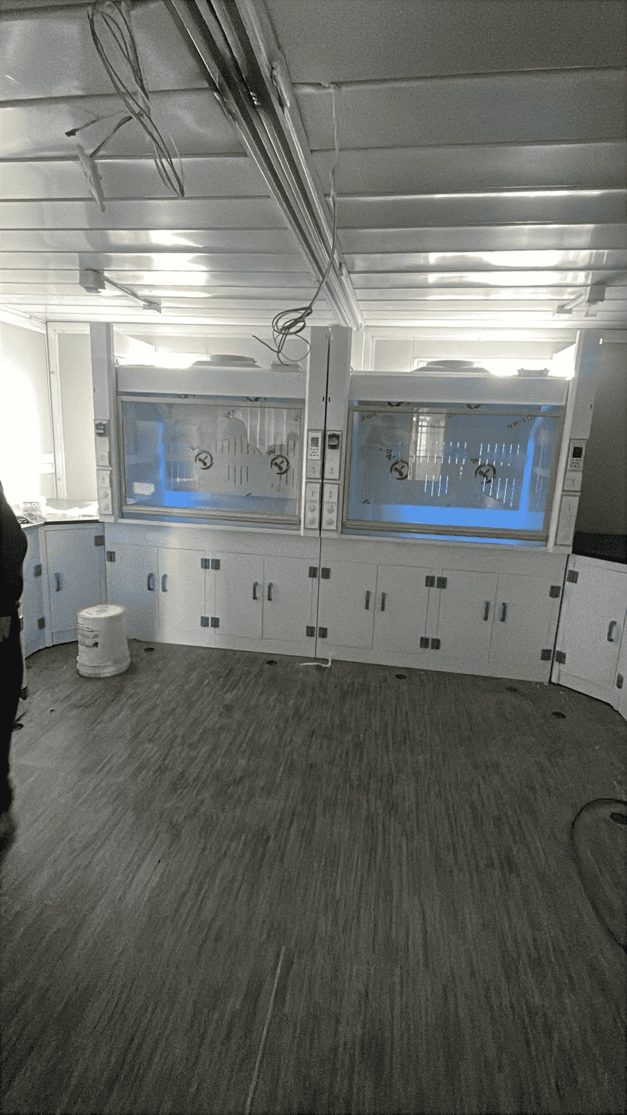 Acid resistant fume hood