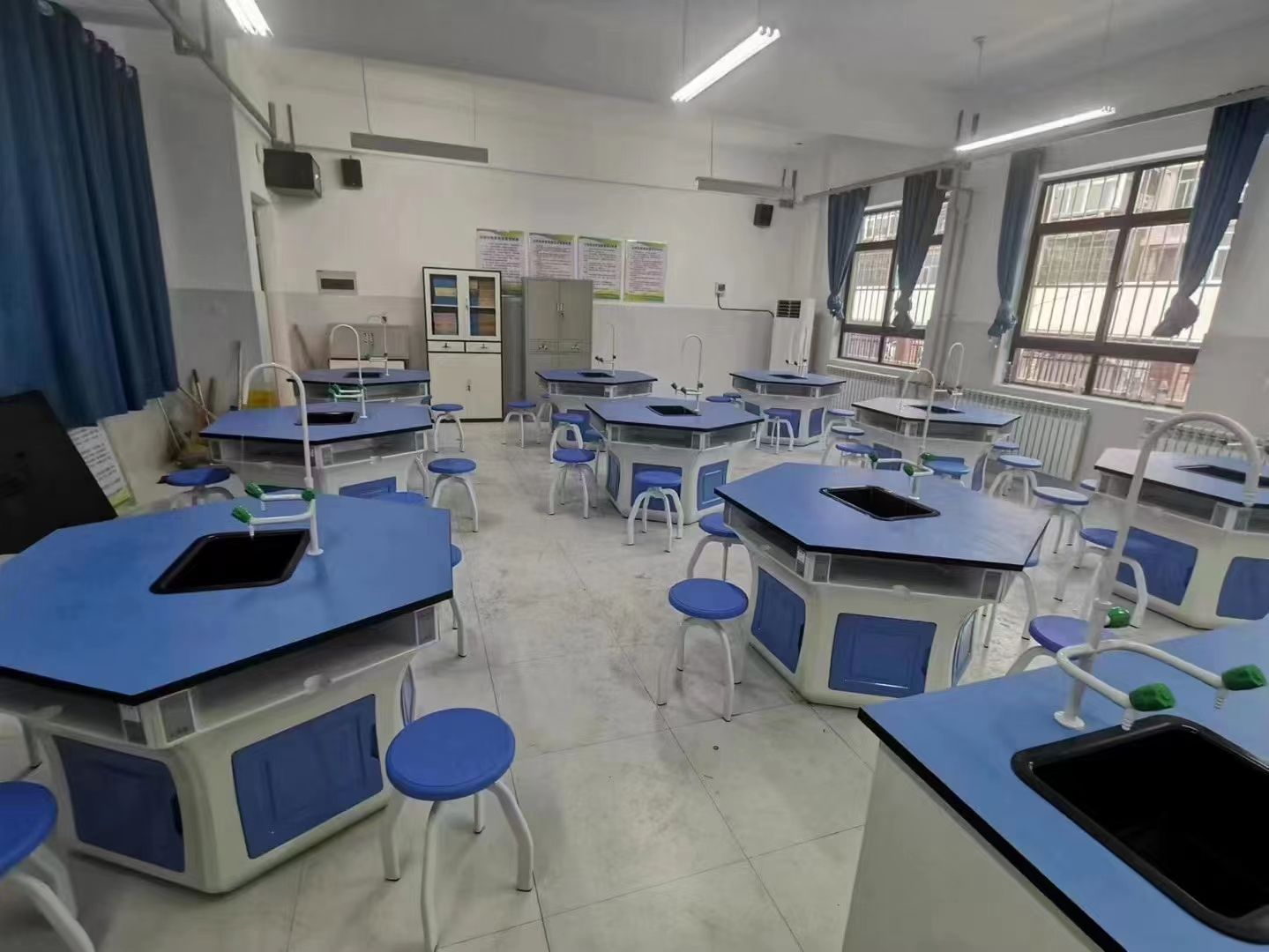 classroom laboratory tables for students