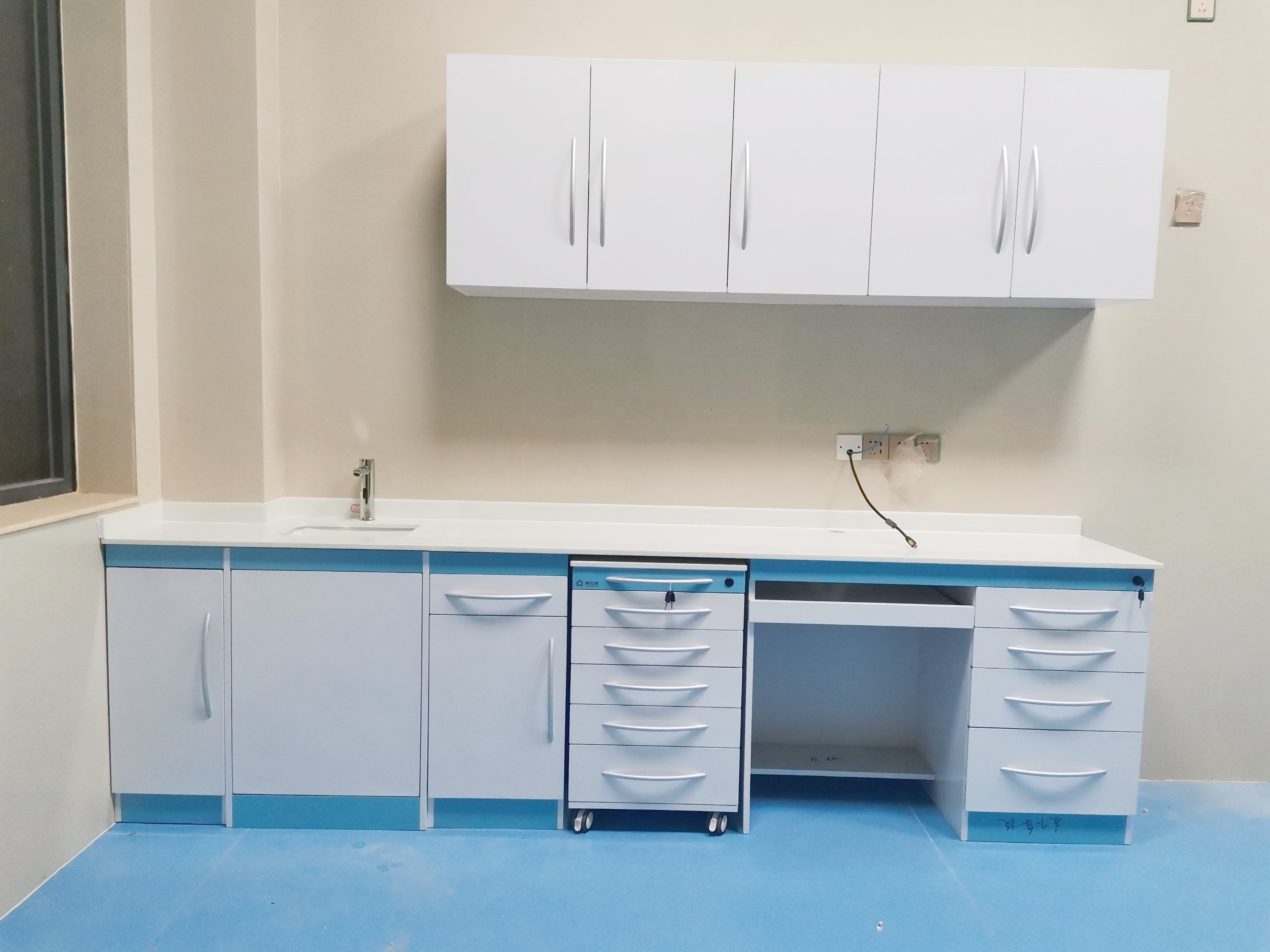 Clinical laboratory workbench