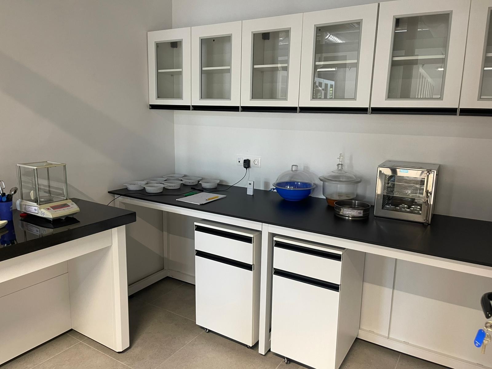 complete lab furniture solution