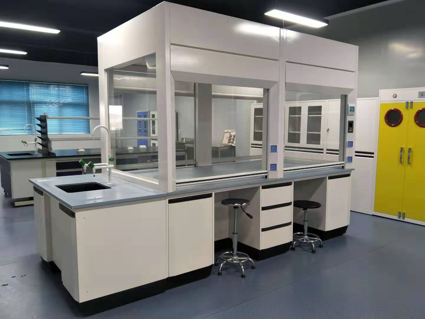 Double Sided Multi-Sided Fume Hood