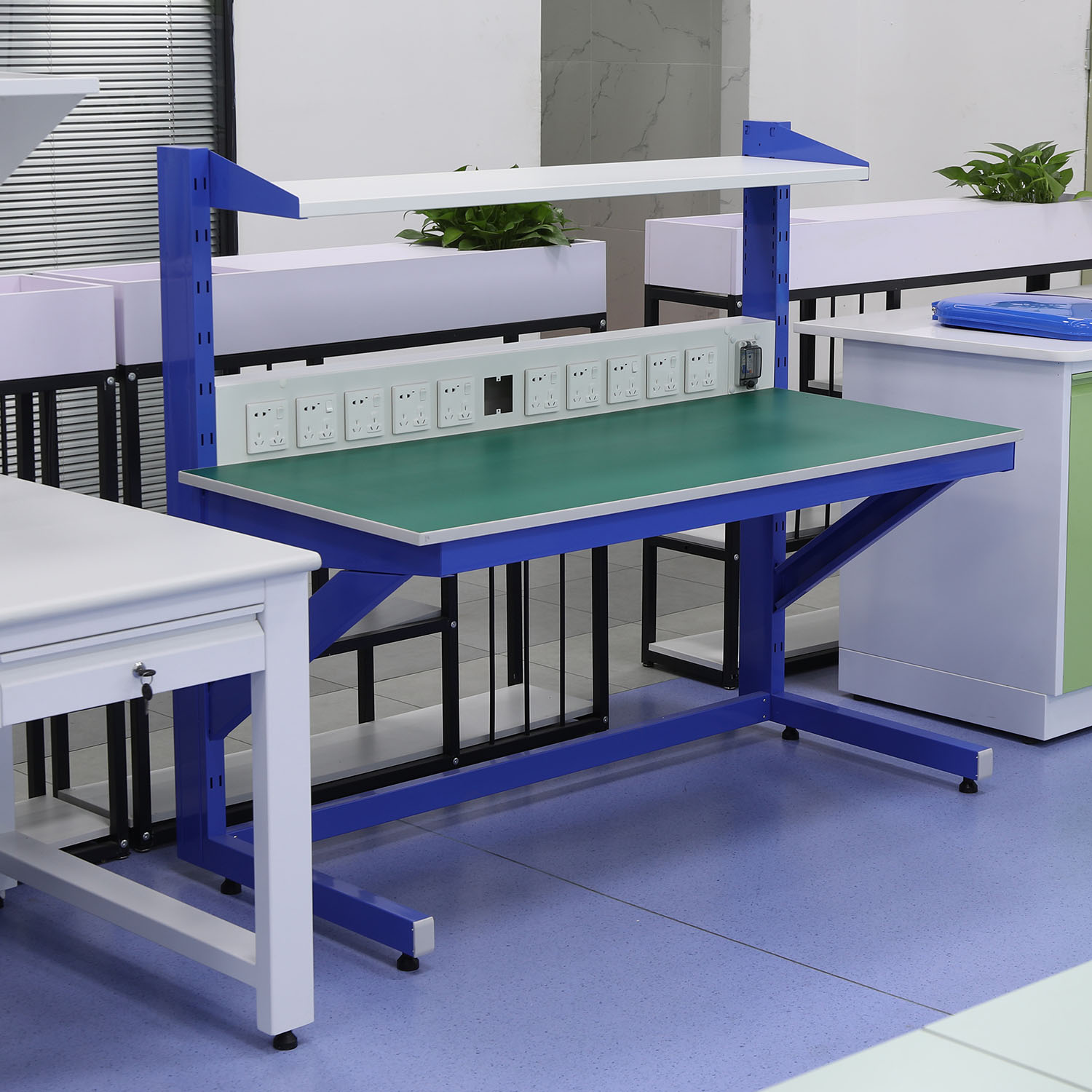 heavy duty laboratory workbench with power outlets, lab workstation supplier