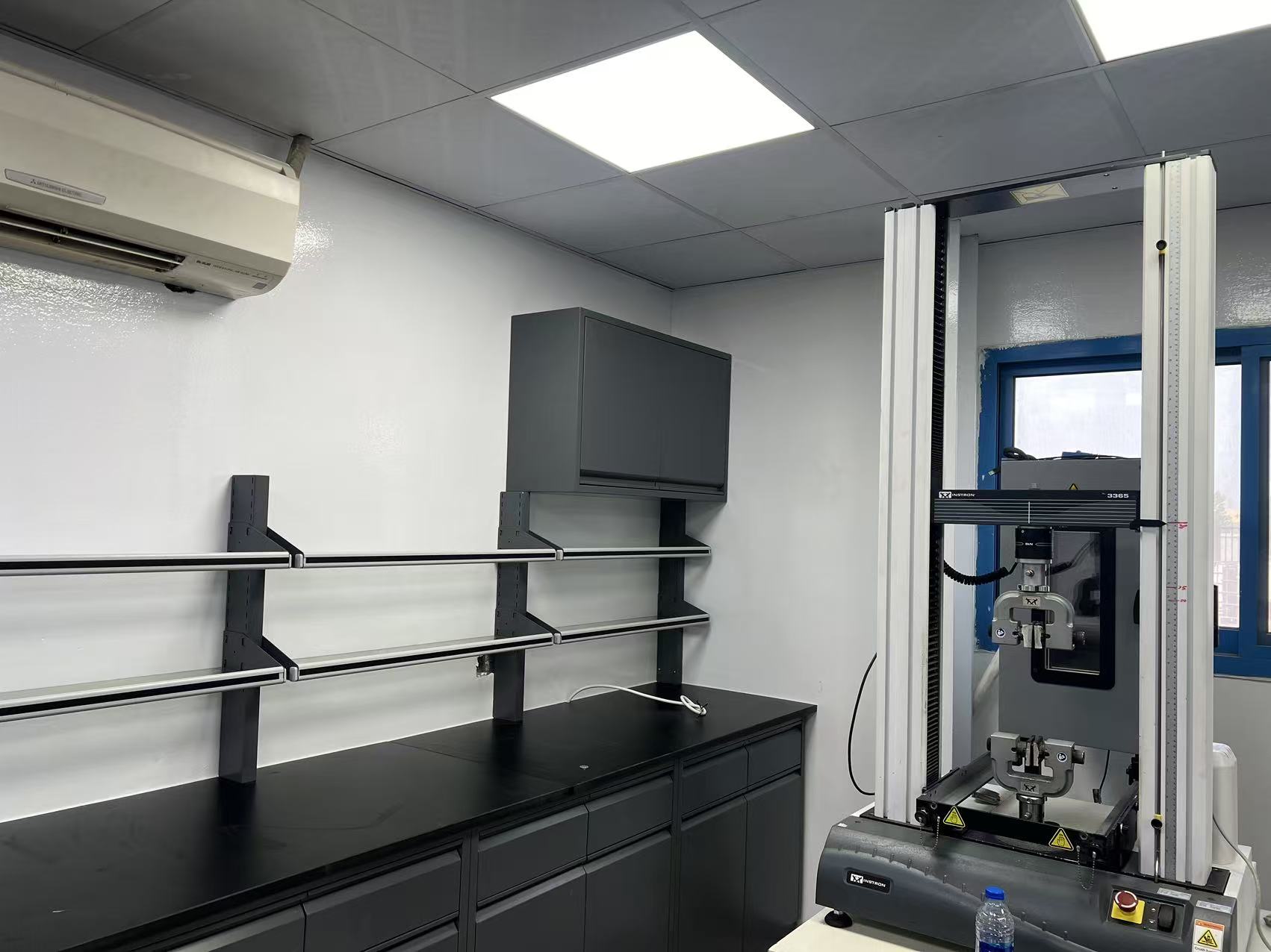 laboratory corner bench