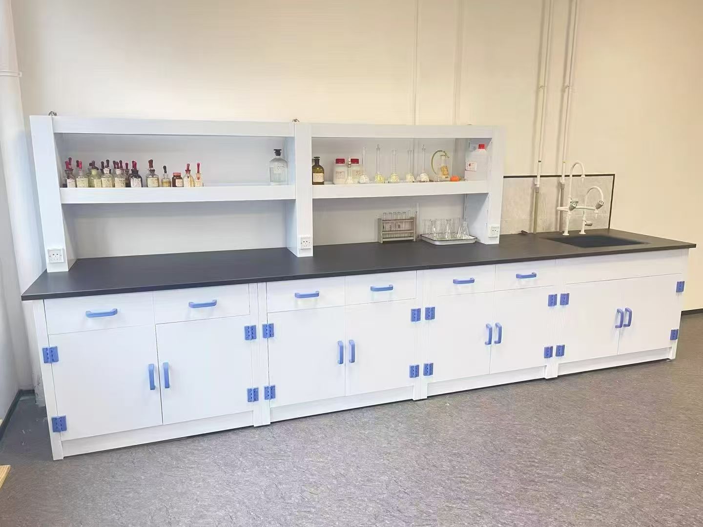 laboratory furniture manufacturer