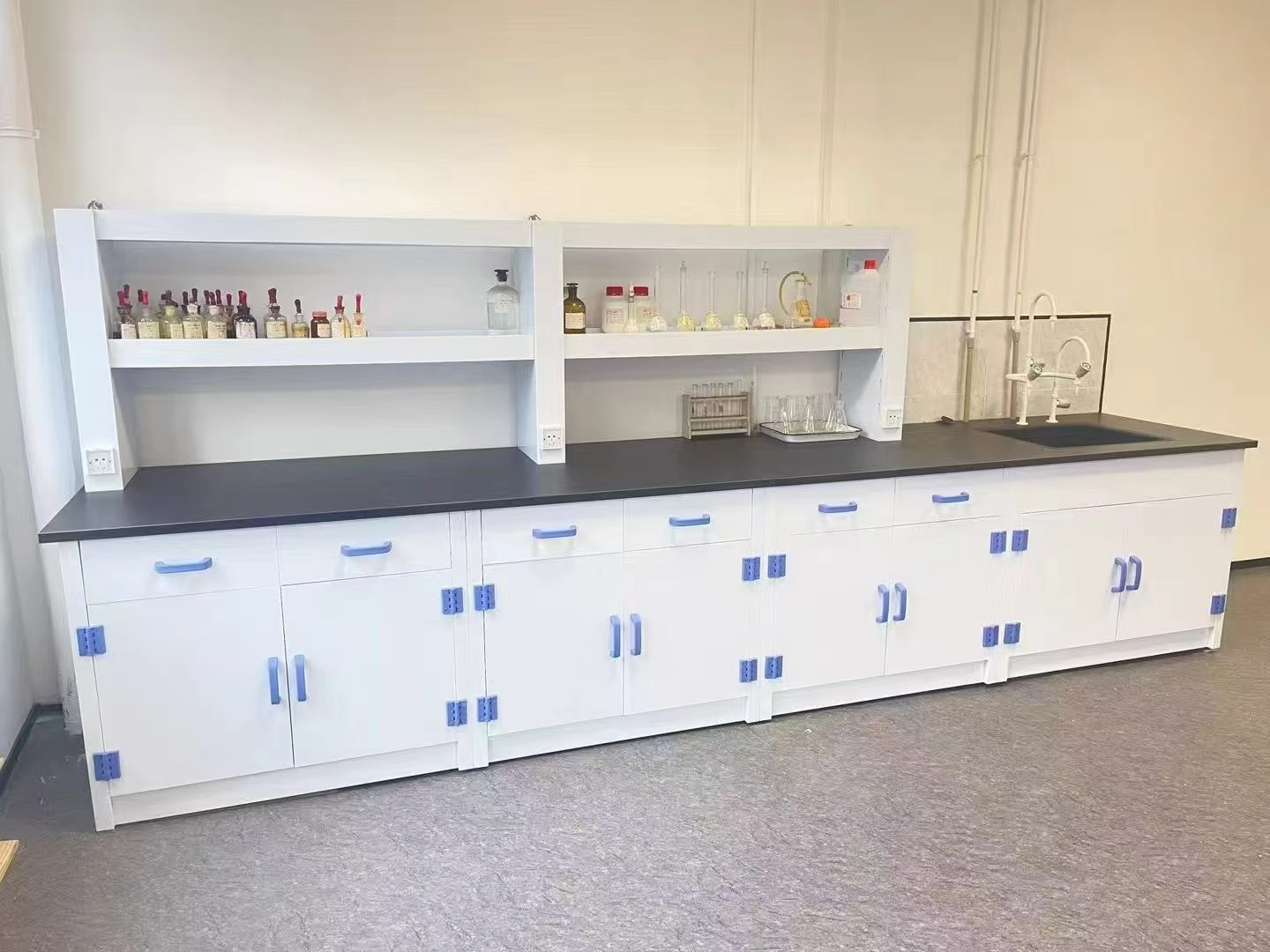 laboratory furniture manufacturer