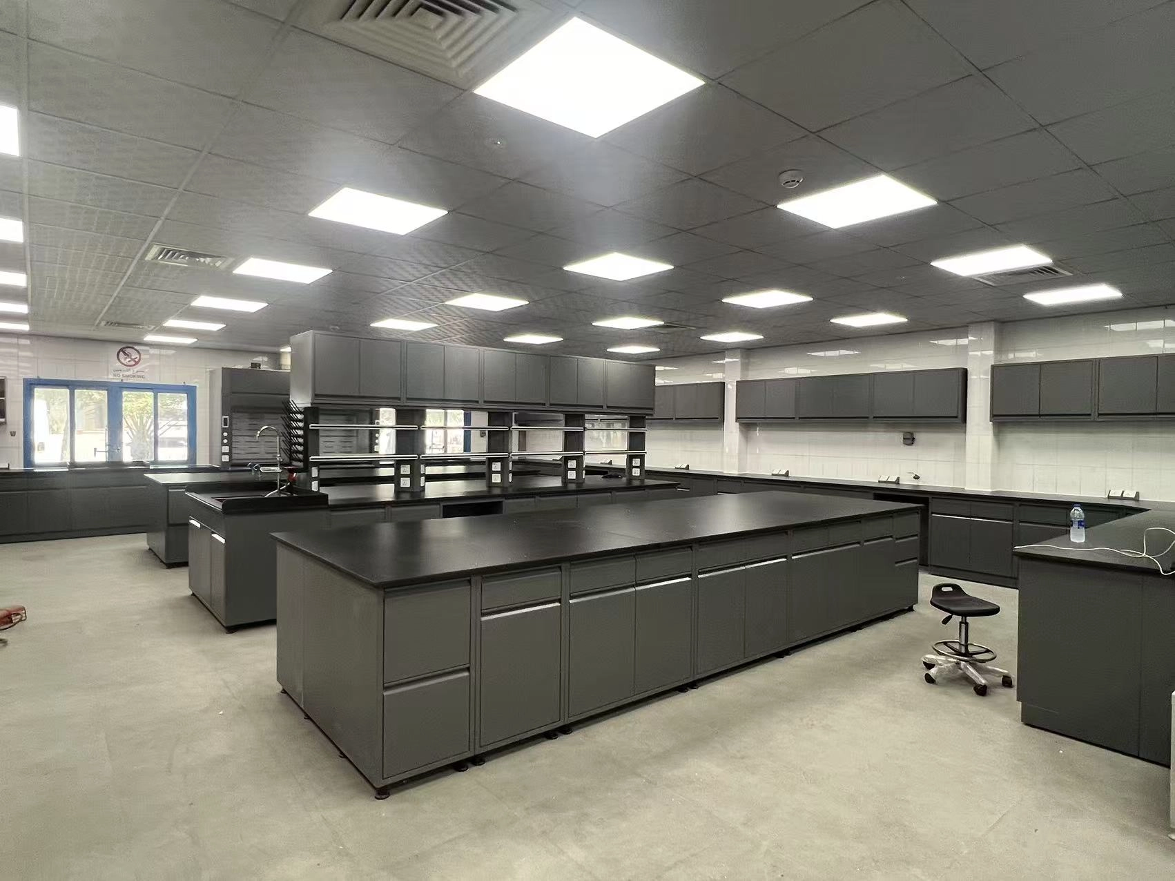 Laboratory island benches