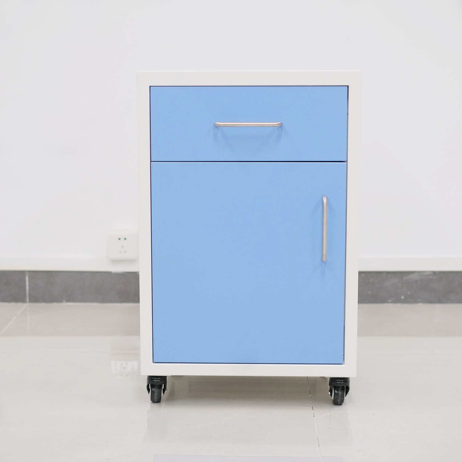 Armario móvil con cajón y puerta