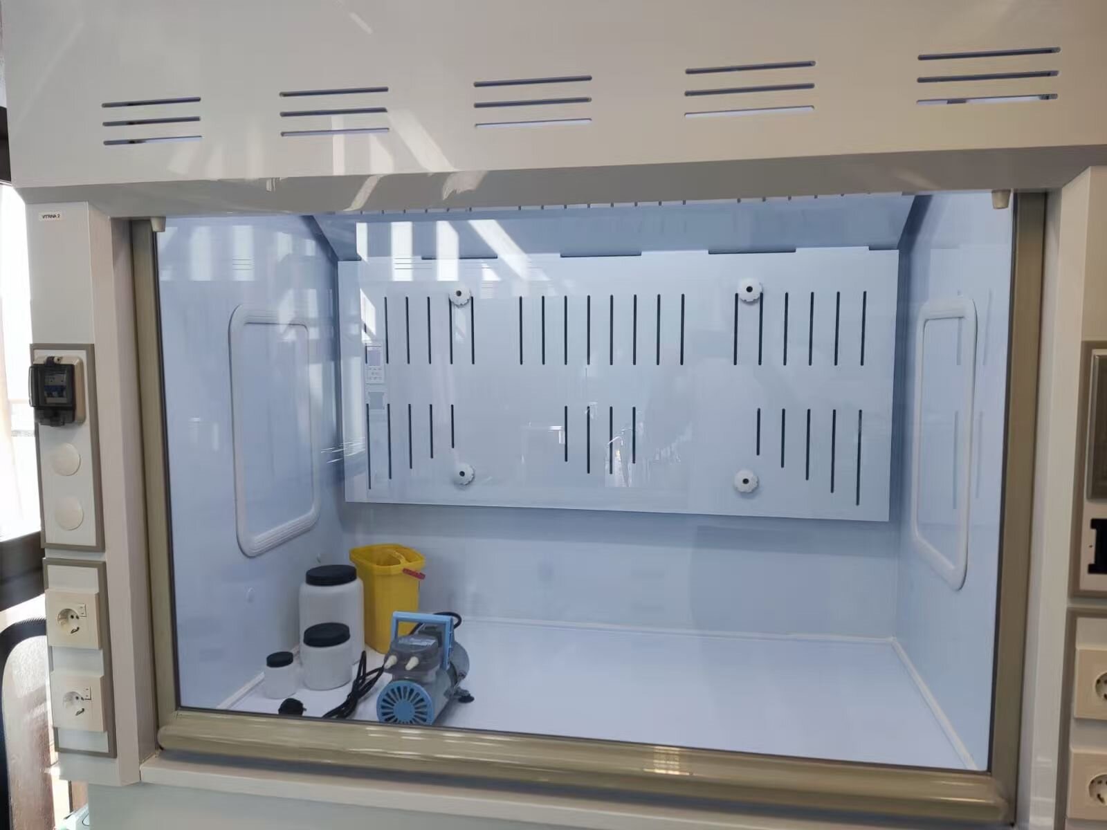 PP fume hood in Spain