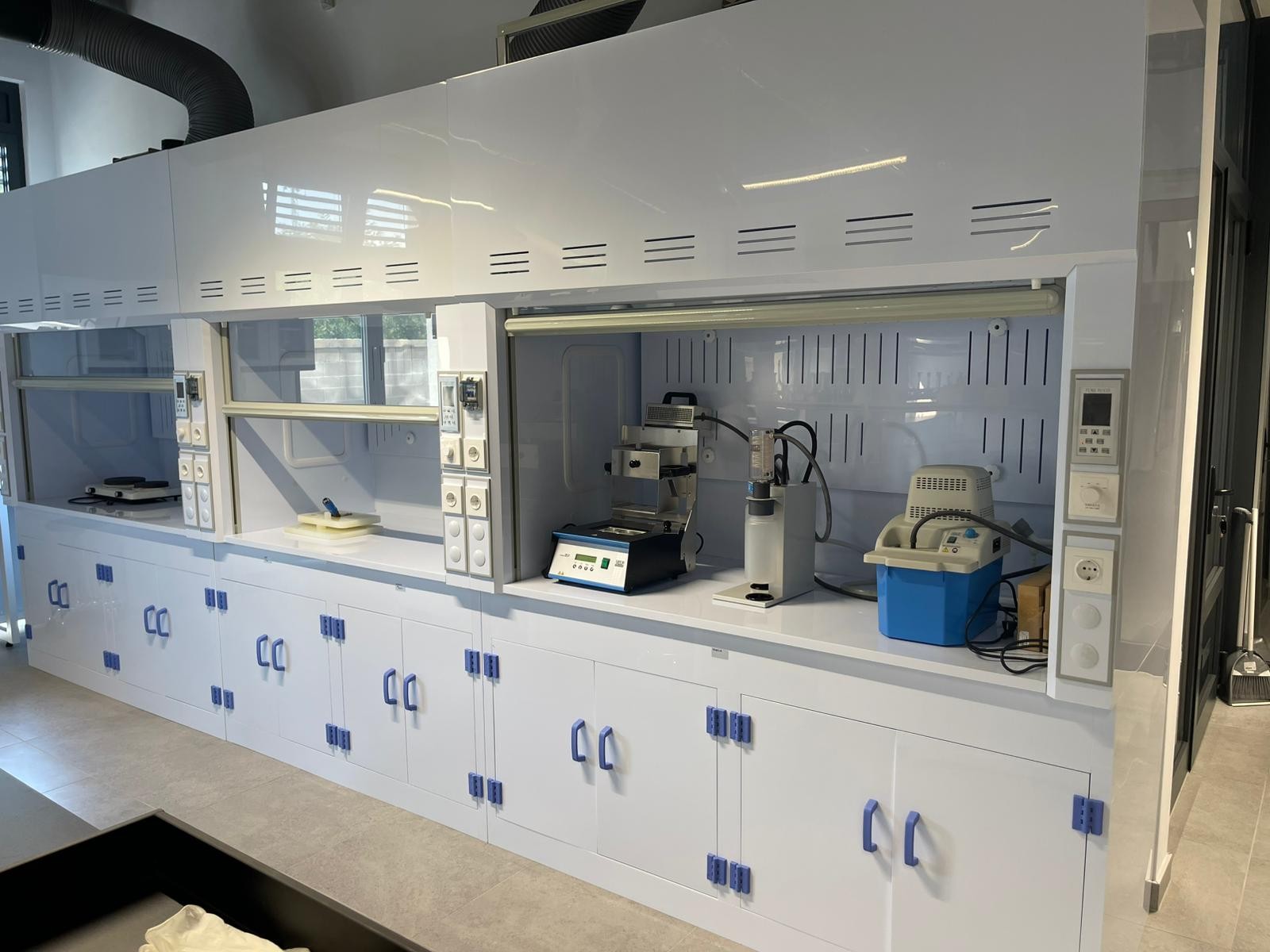 PP fume hood pharmaceutical lab