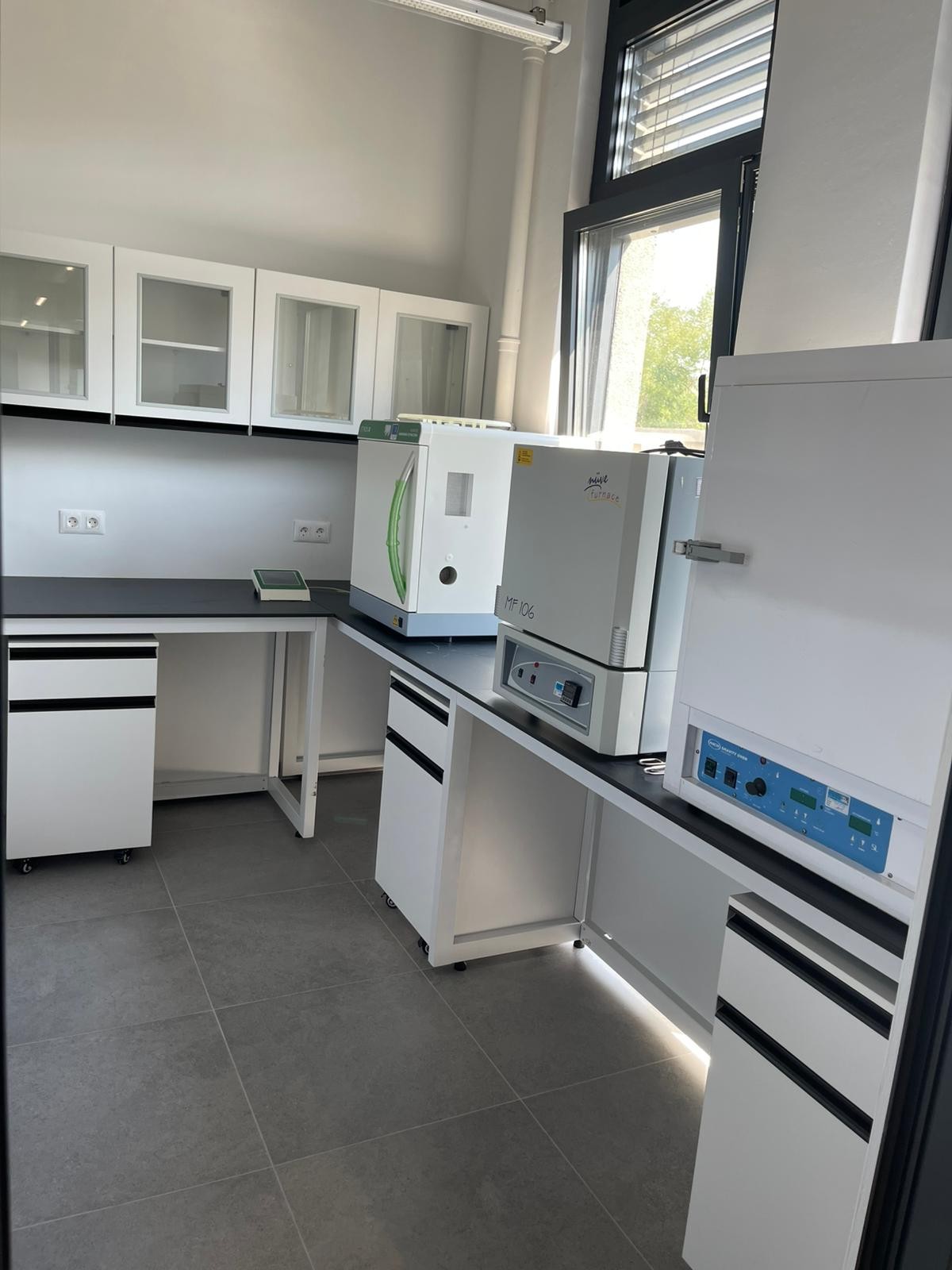 wall cupboard laboratory