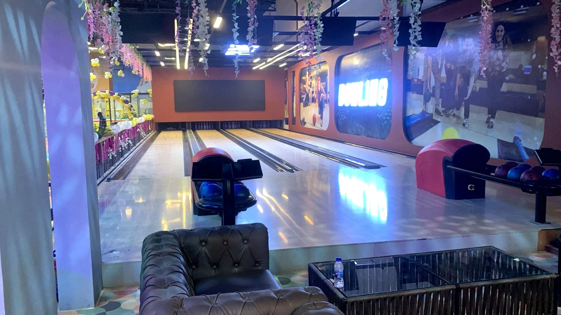 Flying - string-bowling-pins Flying - string bowling pins