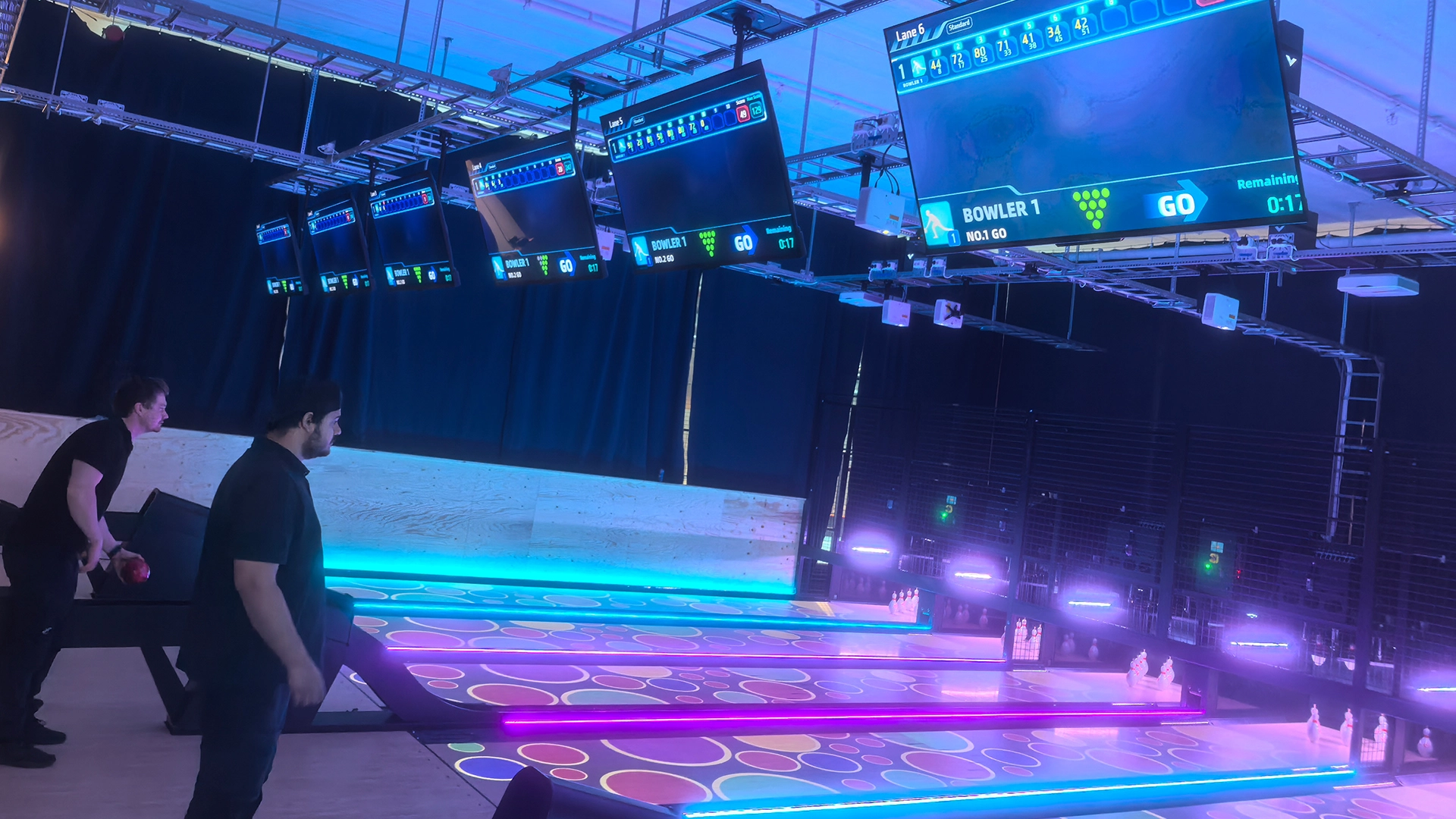 Flying - Flying-Bowling-duckpin-bowling Flying - Flying Bowling duckpin bowling