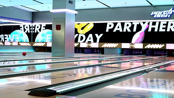Shenzhen Party Day Bowling Pinsetter