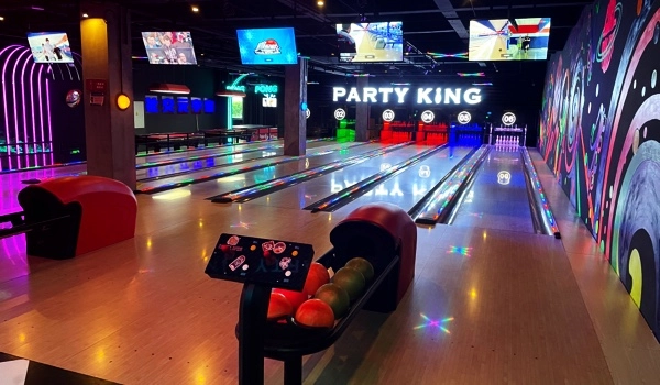 Shanghai Nanhui Party King adult bowling alley details on site