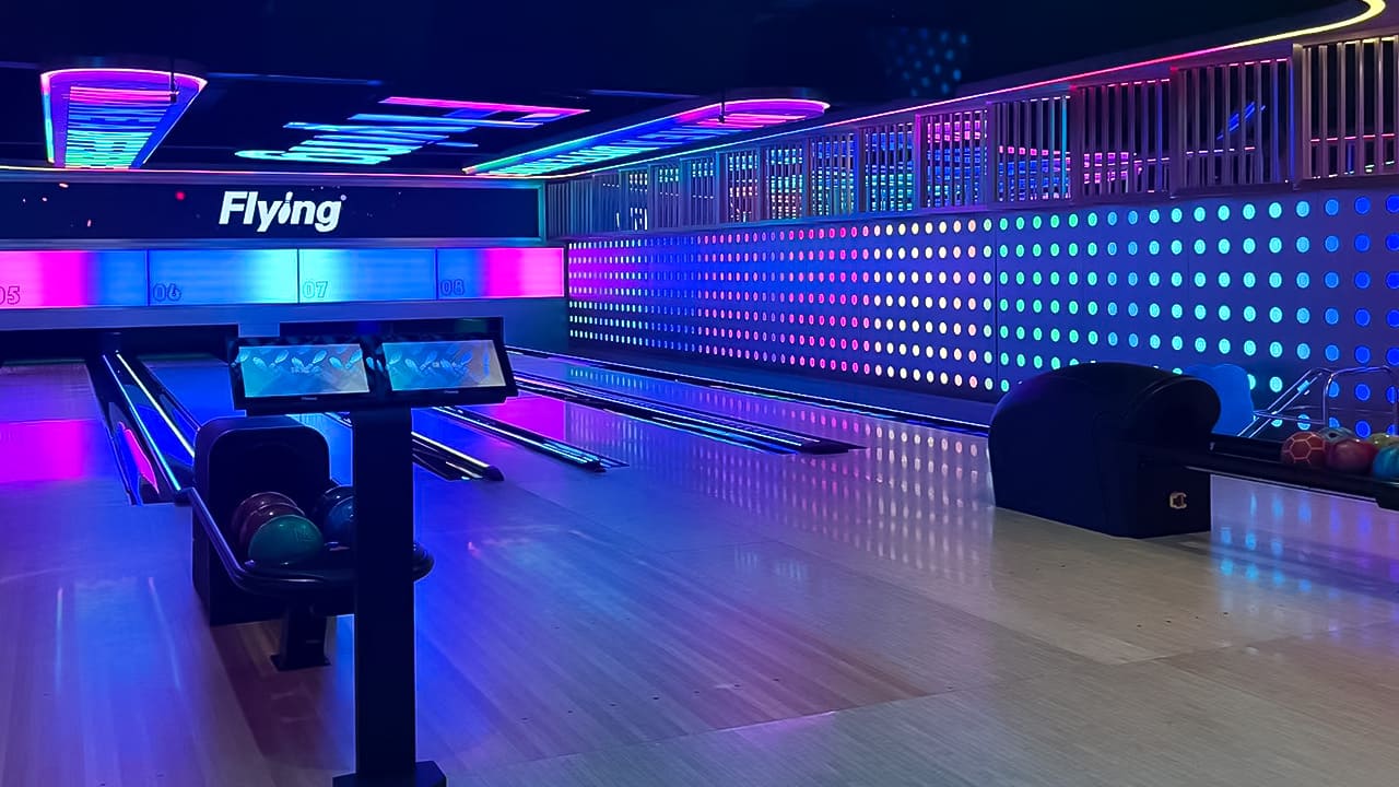 flying bolwing alley