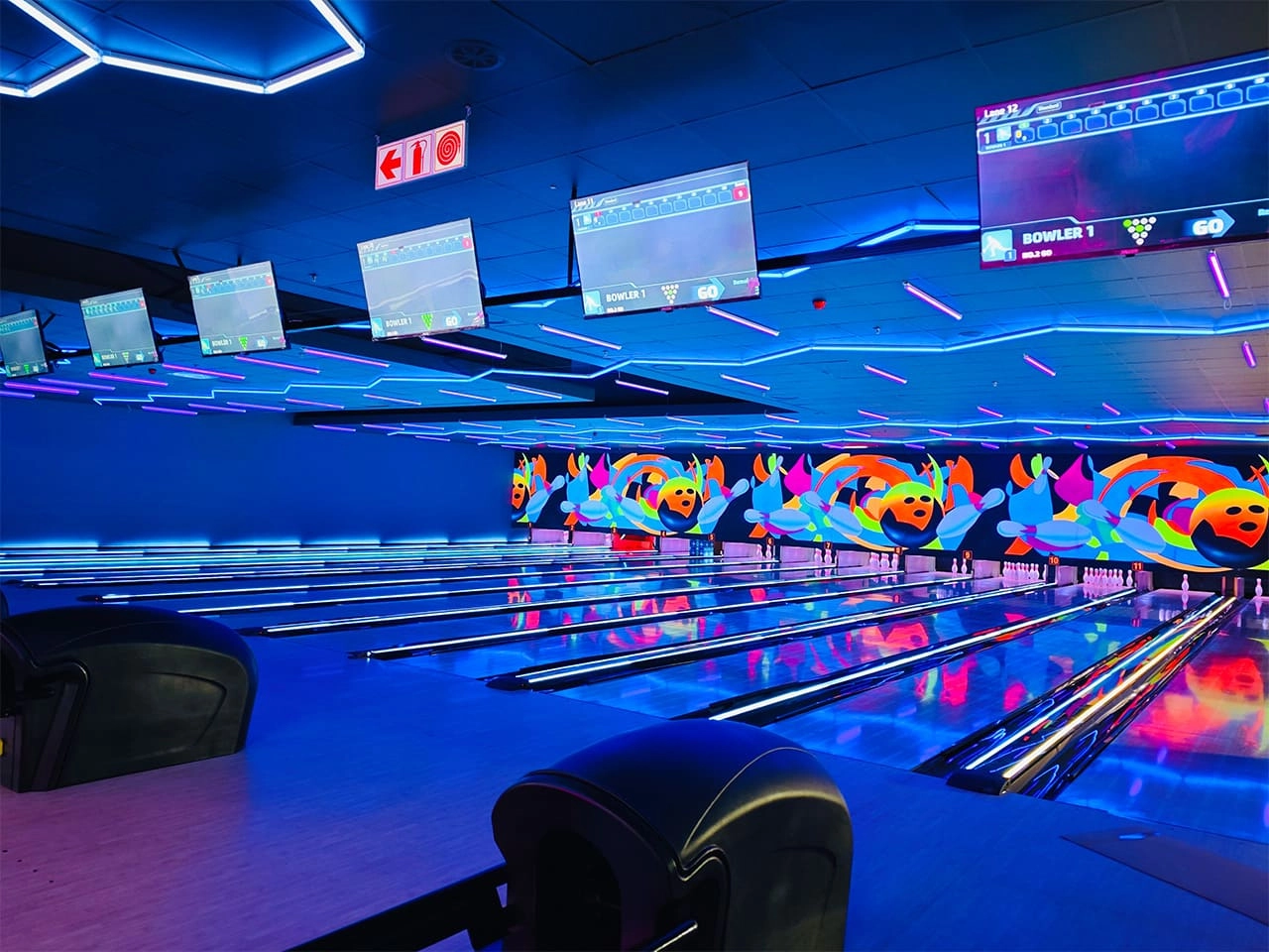 Flying Bowling - how to get a strike in duckpin bowling