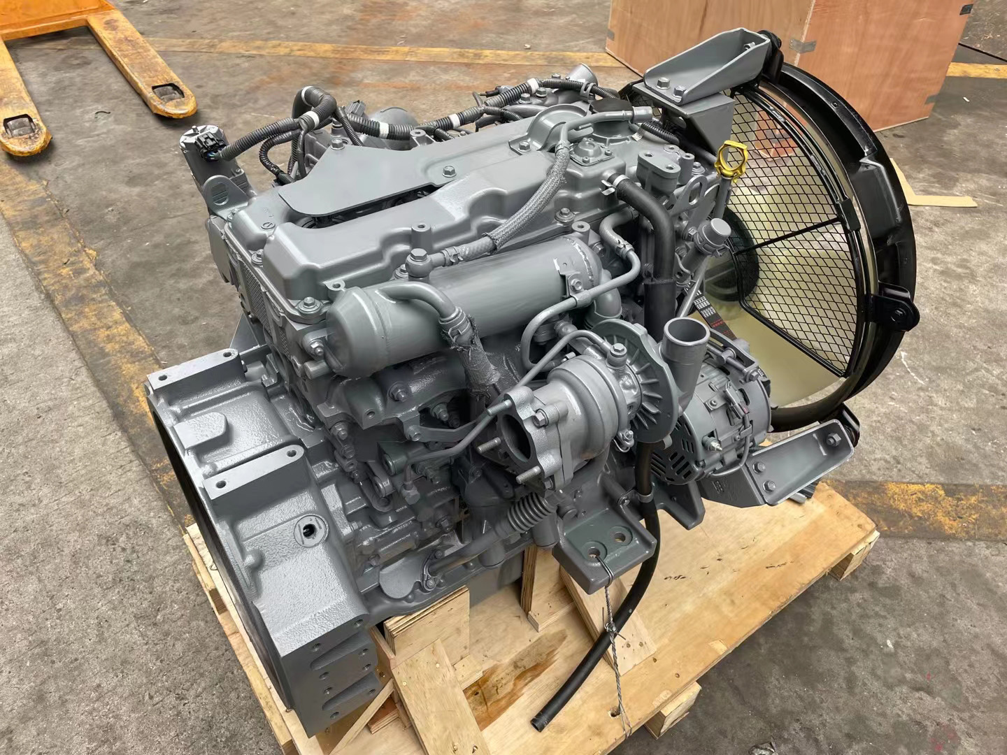 4JJ1 engine assembly (4)
