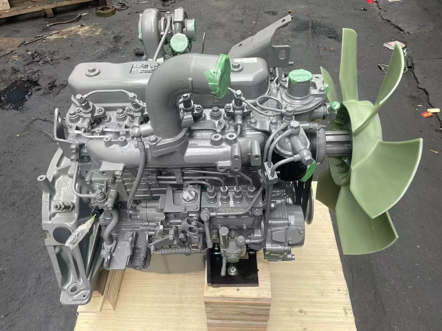 4BG1T-engine-(1) 4BG1T engine (1)