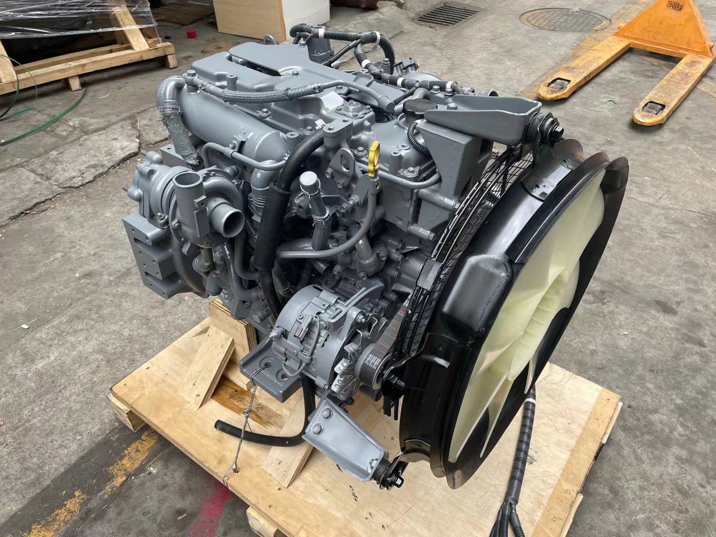4JJ1 engine assembly (3)
