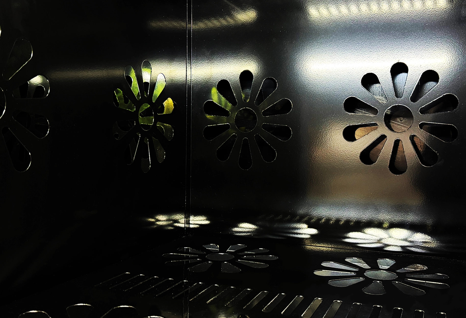 Robotic arm coffee vending machine