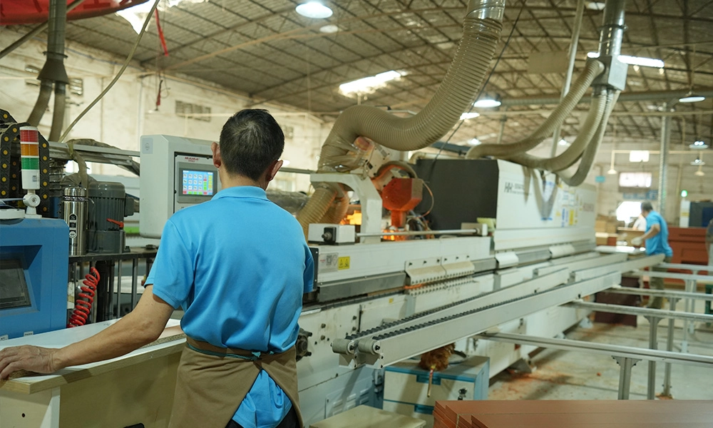 Fully-automatic-edge-banding-machine Fully automatic edge banding machine