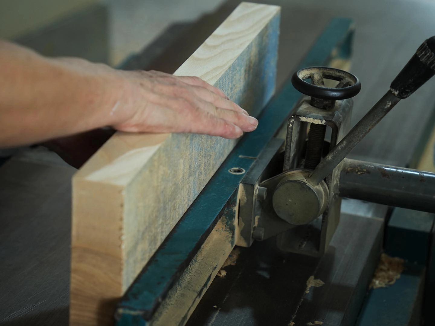 Hotel-sofa-wooden-frame-processing1 Hotel sofa wooden frame processing1
