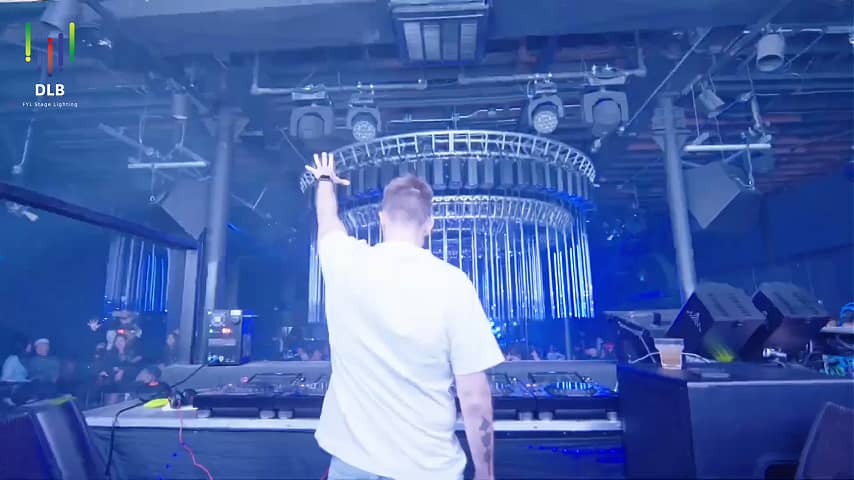 YOLO Bar (4) YOLO Bar (4)