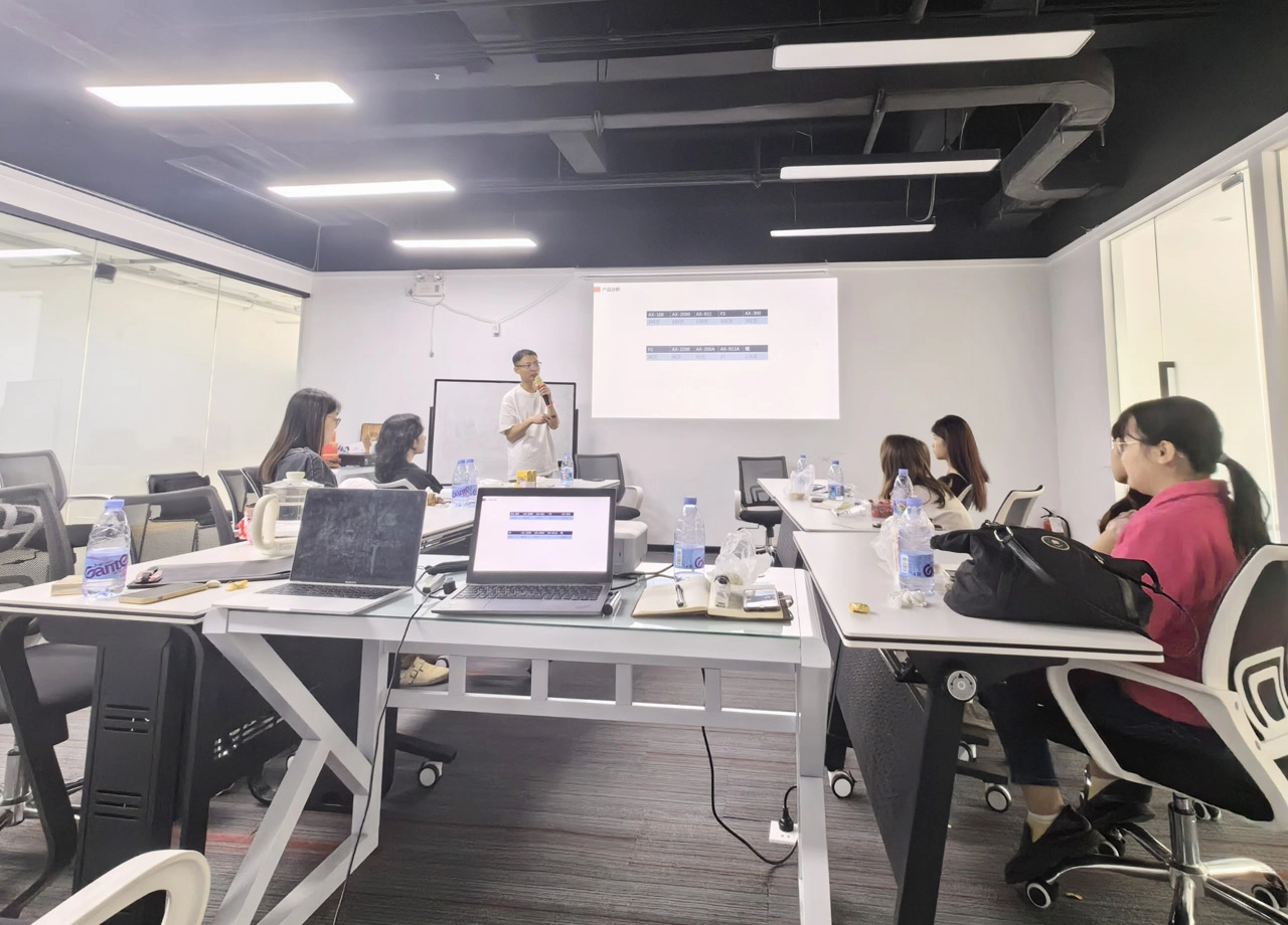 10+-experts-in-R&D-team2 - LOVE CRAZY