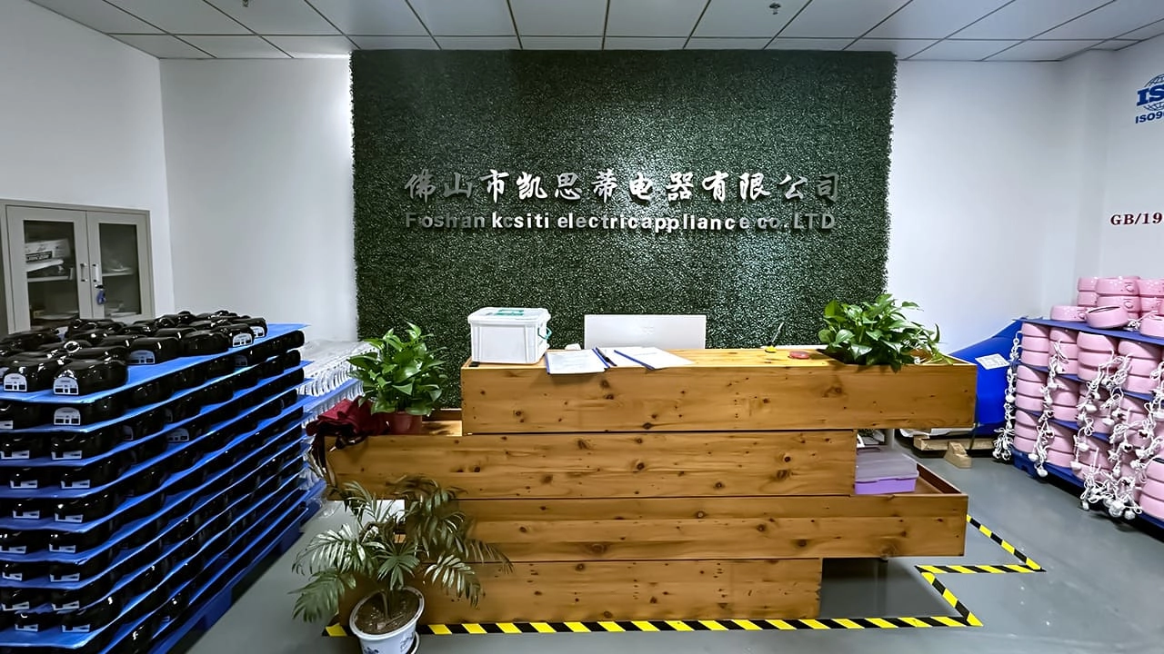 Front Desk - LOVE CRAZY