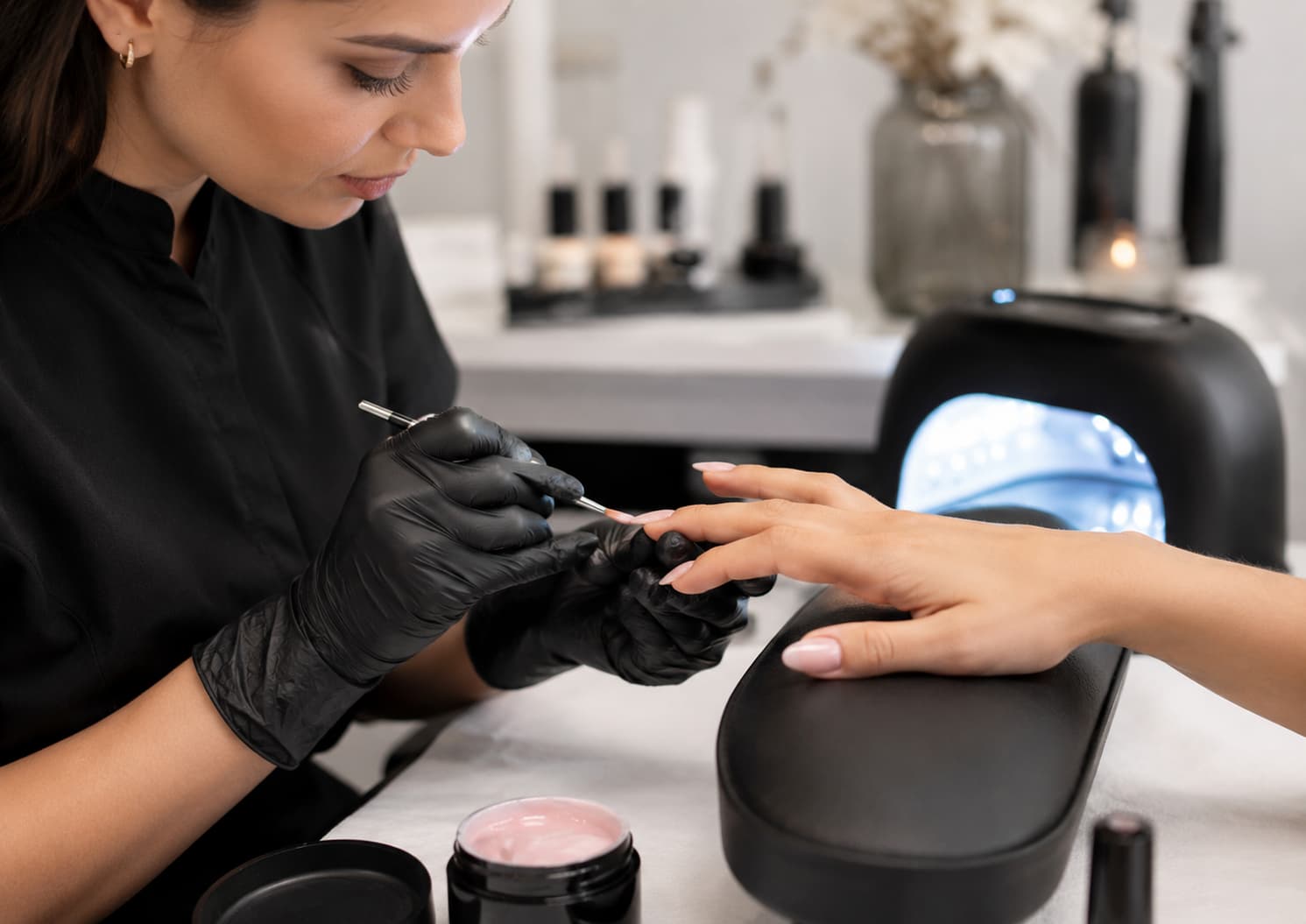 Professional HEMA-free builder gel application for overlays