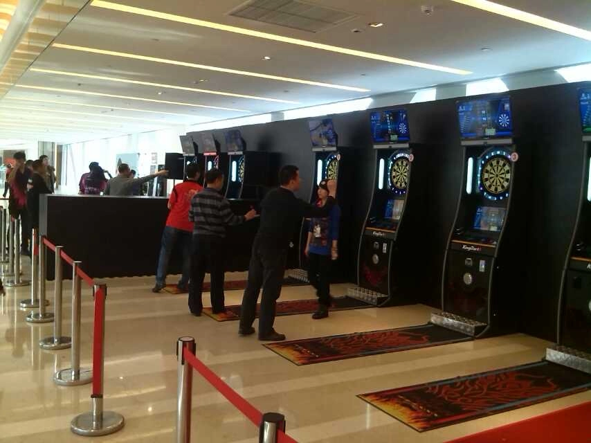 Official-equipment-of-a-major-trade-show-darts-tournament 7f75462445412109434136d23c348958_