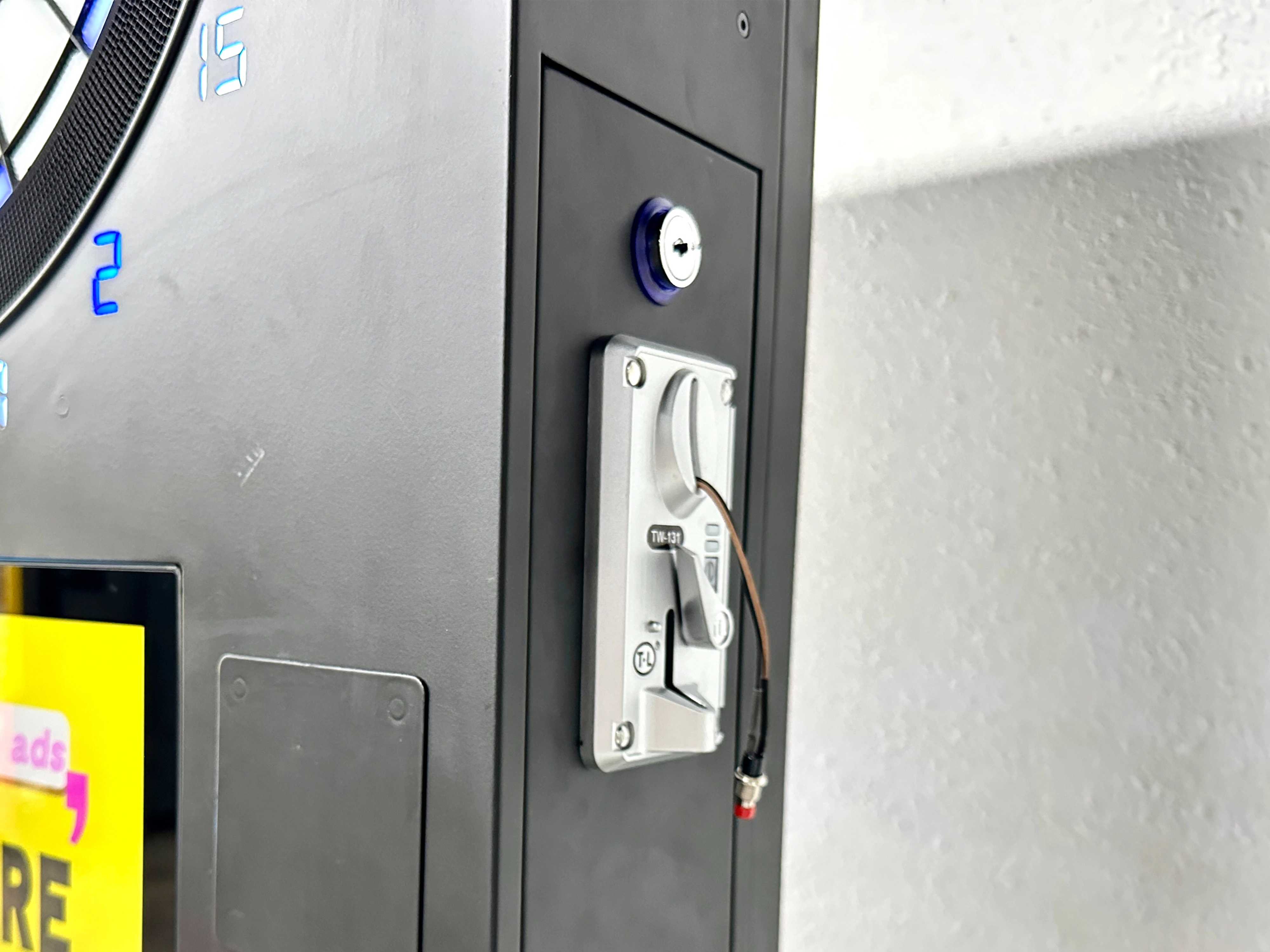 Coin-Acceptor Coin Acceptor