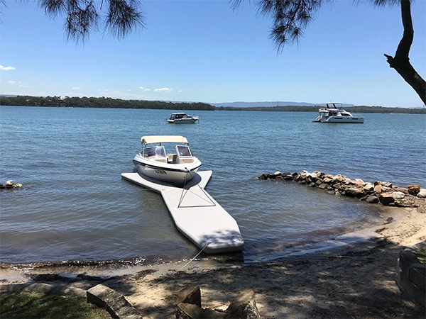 Y-shaped pontoon boat floating dock (3)