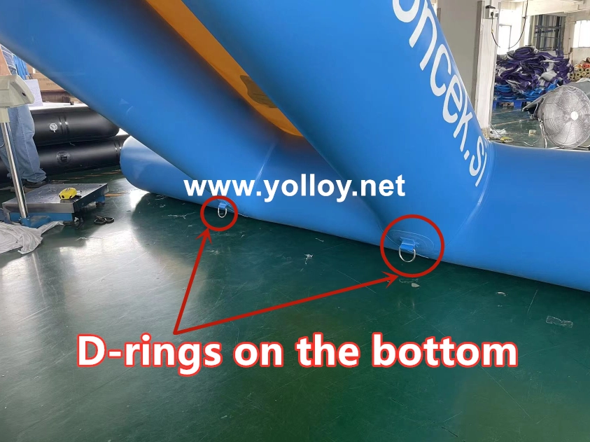 D-rings on the bottom (2)