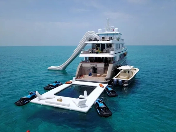 piscine gonflable pour yacht