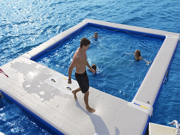 piscine gonflable pour yacht (2)