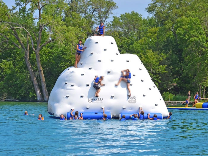 inflatable iceberg (3)