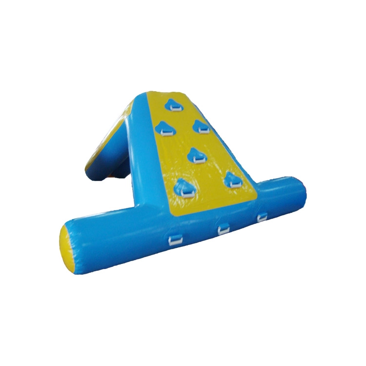 Tobogán acuático inflable flotante con pared de escalada