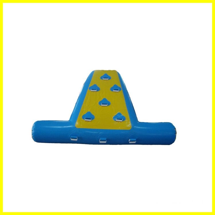 Jouets gonflables flottants pour toboggans aquatiques avec mur d&#39;escalade (4)