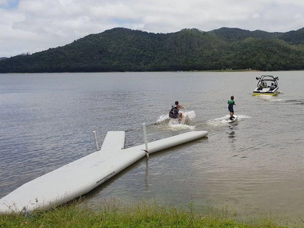 Y-shaped pontoon boat floating dock