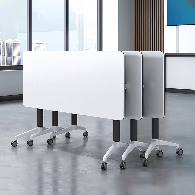 Le bureau pliable Efficient Transformer : cette table mobile transforme facilement l'espace, passant d'une salle de formation à un espace de collaboration d'équipe.
